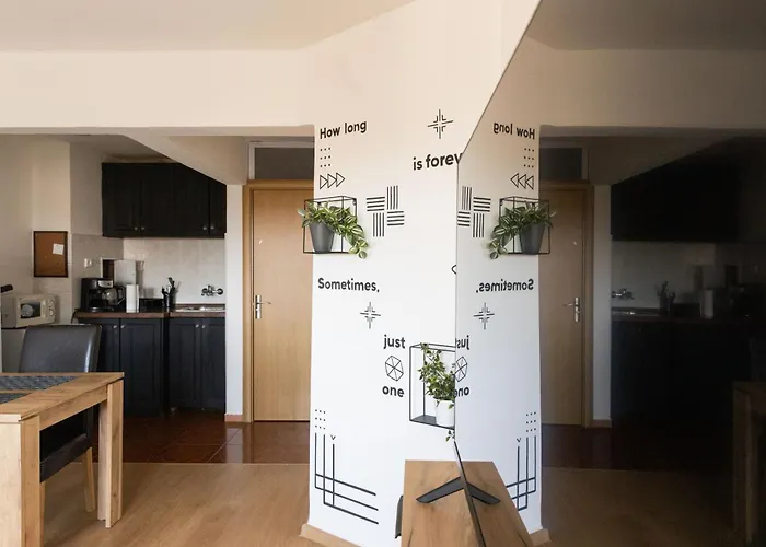 Апартаменти Lovely 1bd Flat Near The Sea Garden By Flat Mаnаger