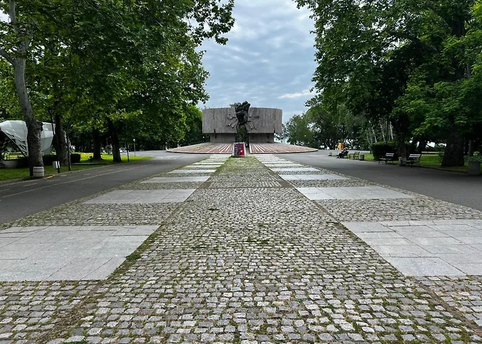 Апартаменти Lovely 1bd Flat Near The Sea Garden By Flat Mаnаger *