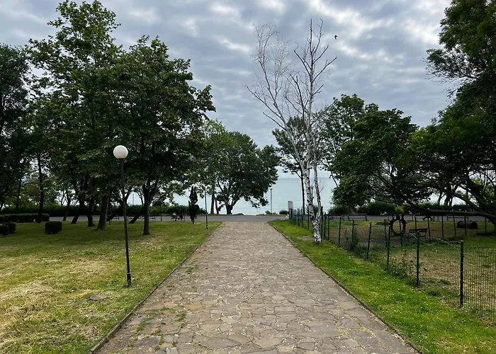 Apartamento Lovely 1bd Flat Near The Sea Garden By Flat Mаnаger Burgas